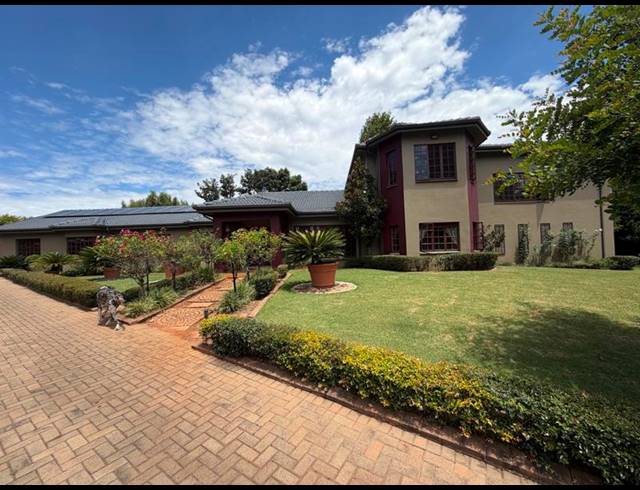 6 BEDROOM HOUSE FOR SALE IN CLUBVILLE